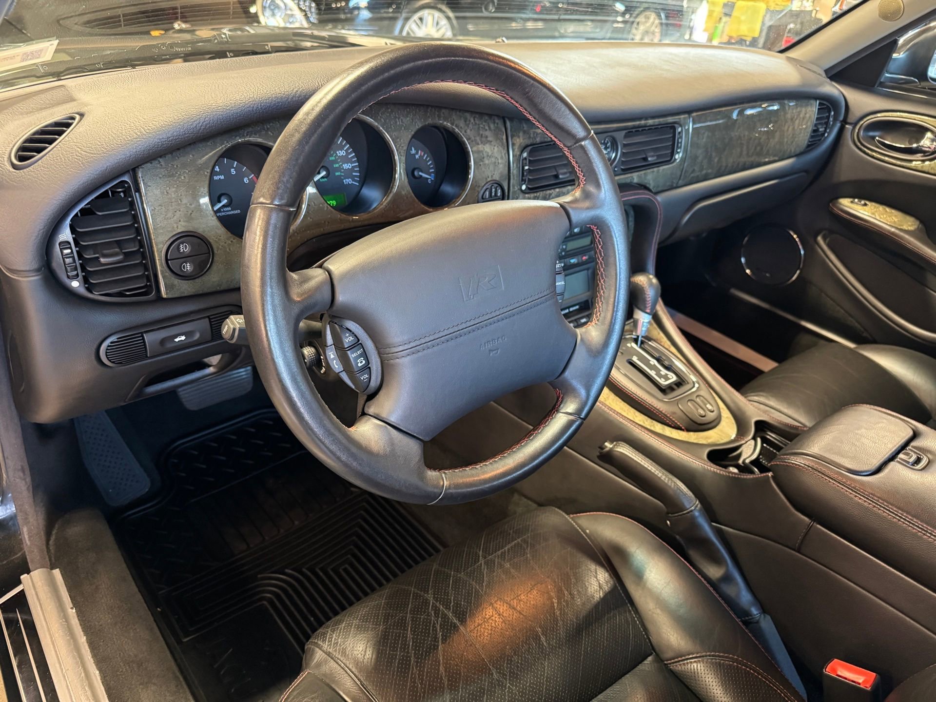 Used 2002 Jaguar XJ8 image 17