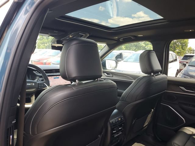 New 2026 Jeep Grand Cherokee L Limited w/ Luxury Tech Group II AWD/4WD image 12