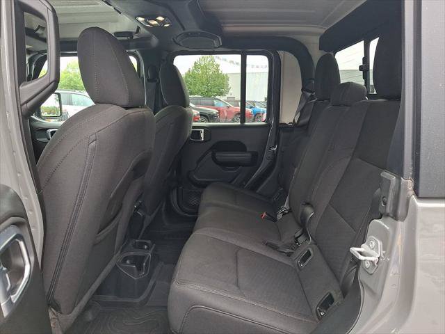 Certified 2022 Jeep Gladiator Overland AWD/4WD image 10