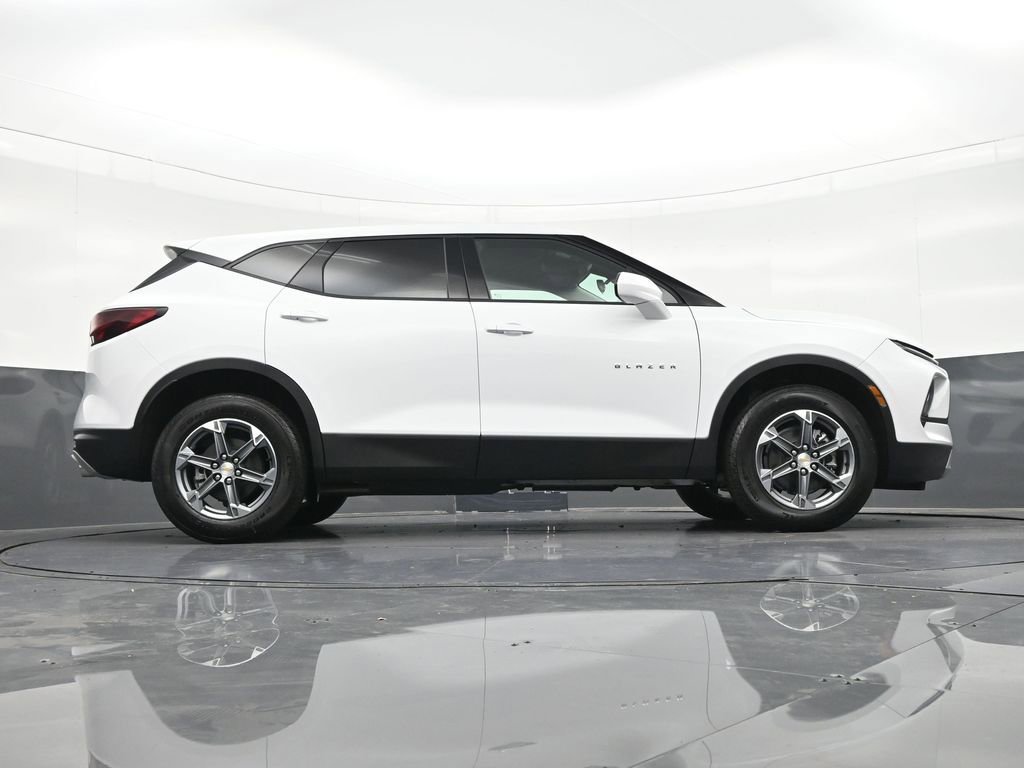 Used 2025 Chevrolet Blazer LT image 29
