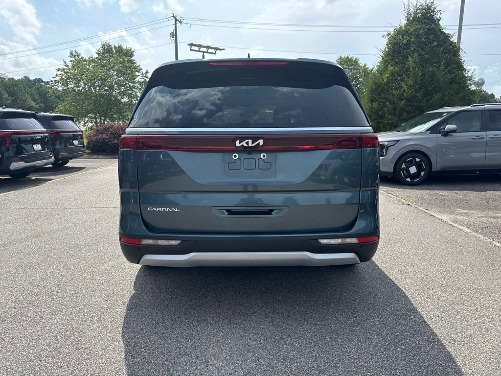 Used 2024 Kia Carnival EX FWD image 4