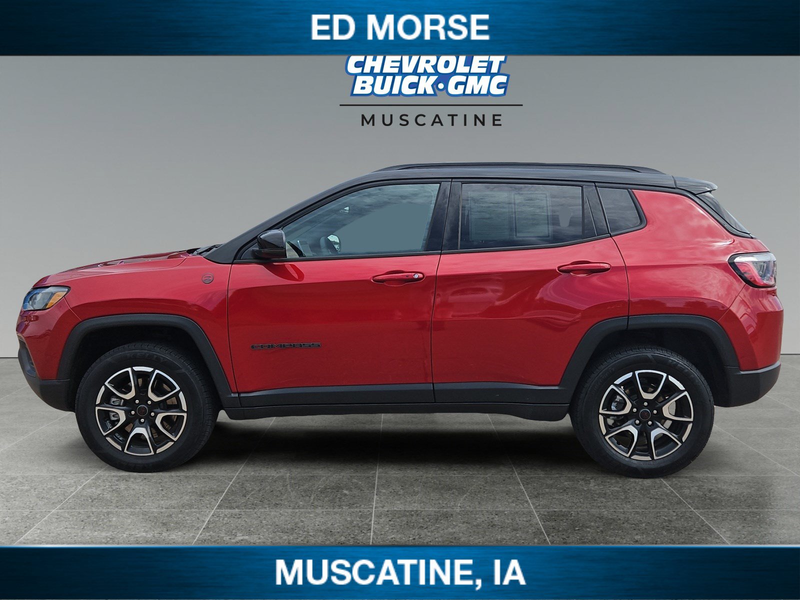 Used 2025 Jeep Compass Trailhawk AWD/4WD image 2