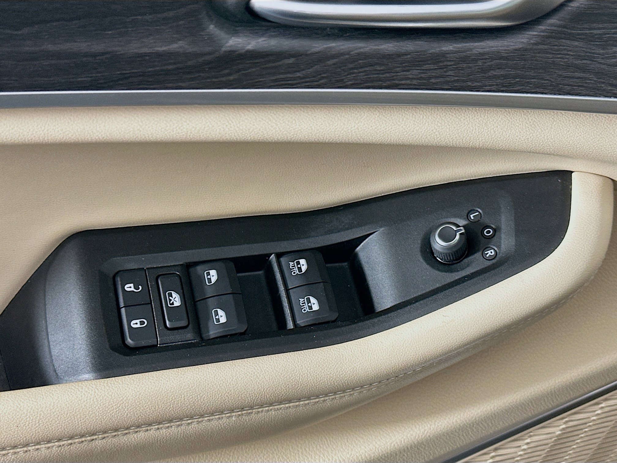 Used 2021 Jeep Grand Cherokee L Limited w/ Luxury Tech Group II image 15