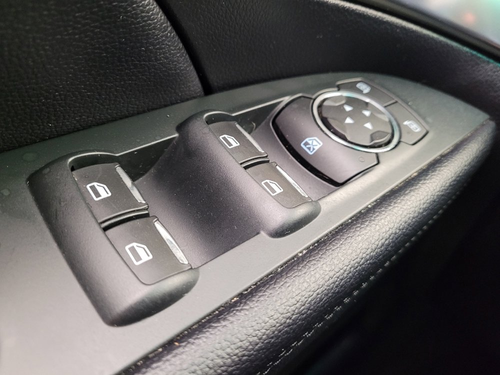 Used 2018 Ford Explorer XLT w/ Equipment Group 202A FWD image 27