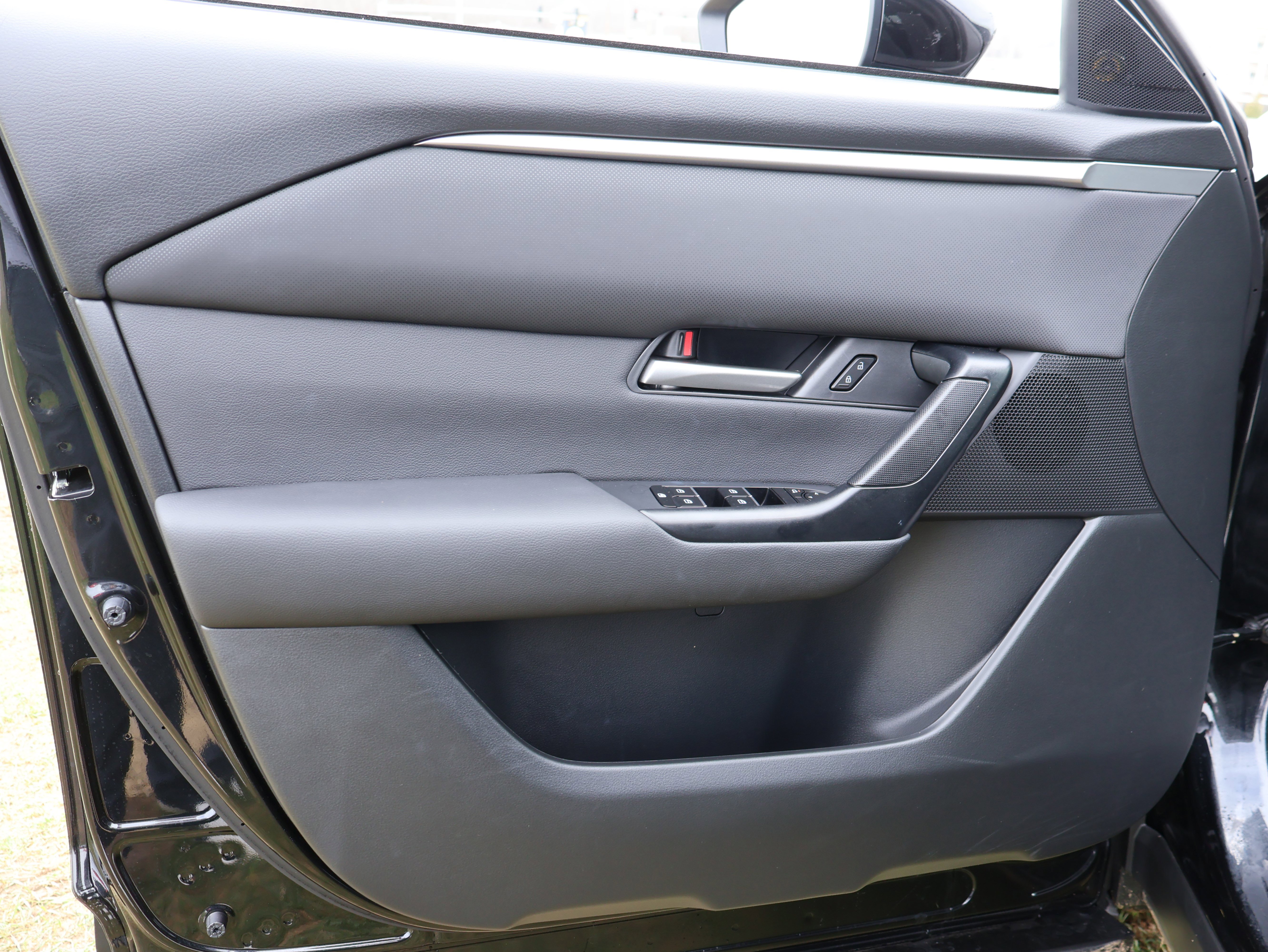 Certified 2025 MAZDA CX-50 2.5 Hybrid w/ Preferred Pkg image 22