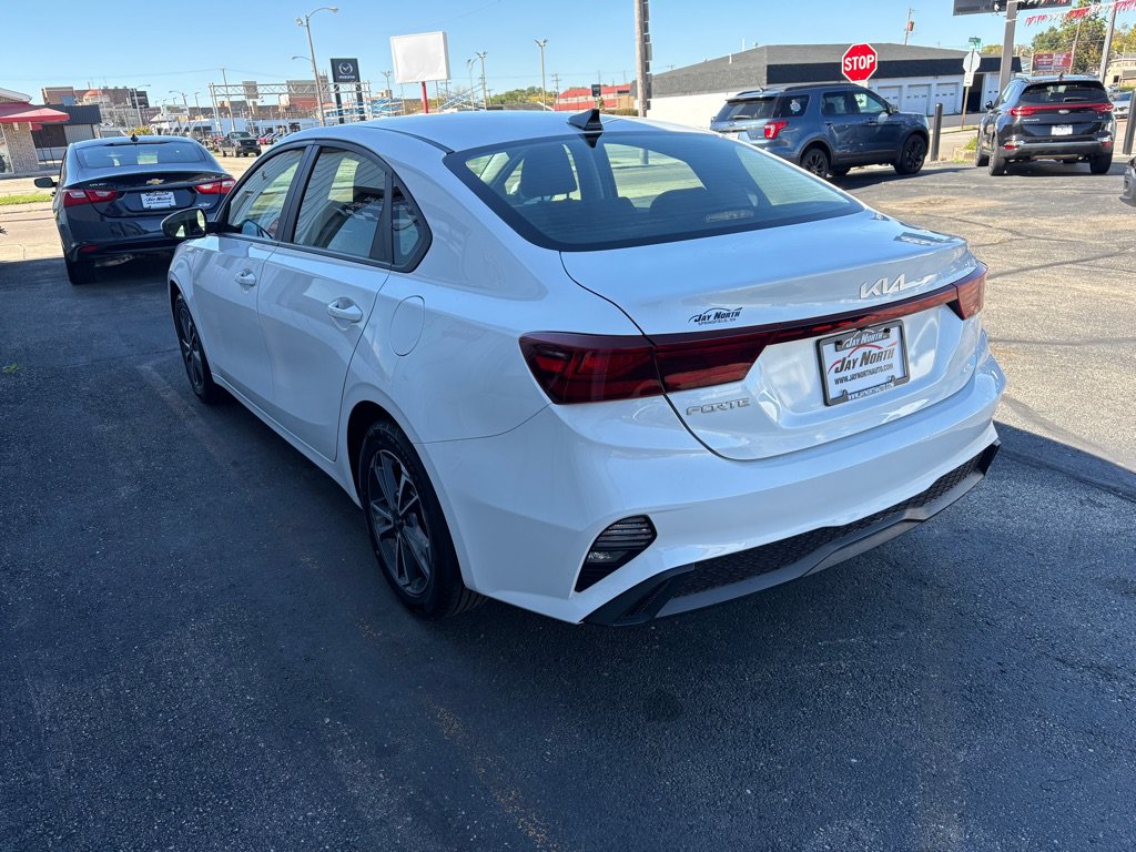Used 2022 Kia Forte LXS FWD image 5