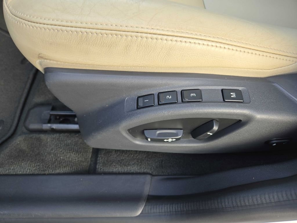 Used 2017 Volvo XC60 T6 Inscription w/ Climate Package image 21