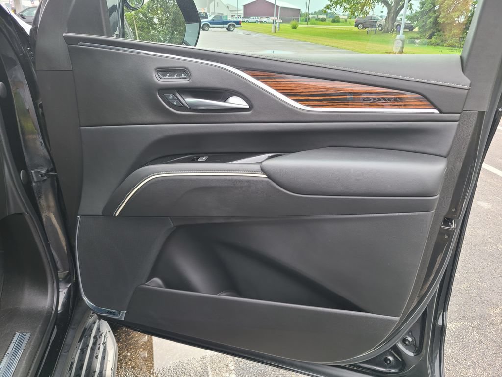 Used 2023 Cadillac Escalade ESV Premium Luxury AWD/4WD image 9