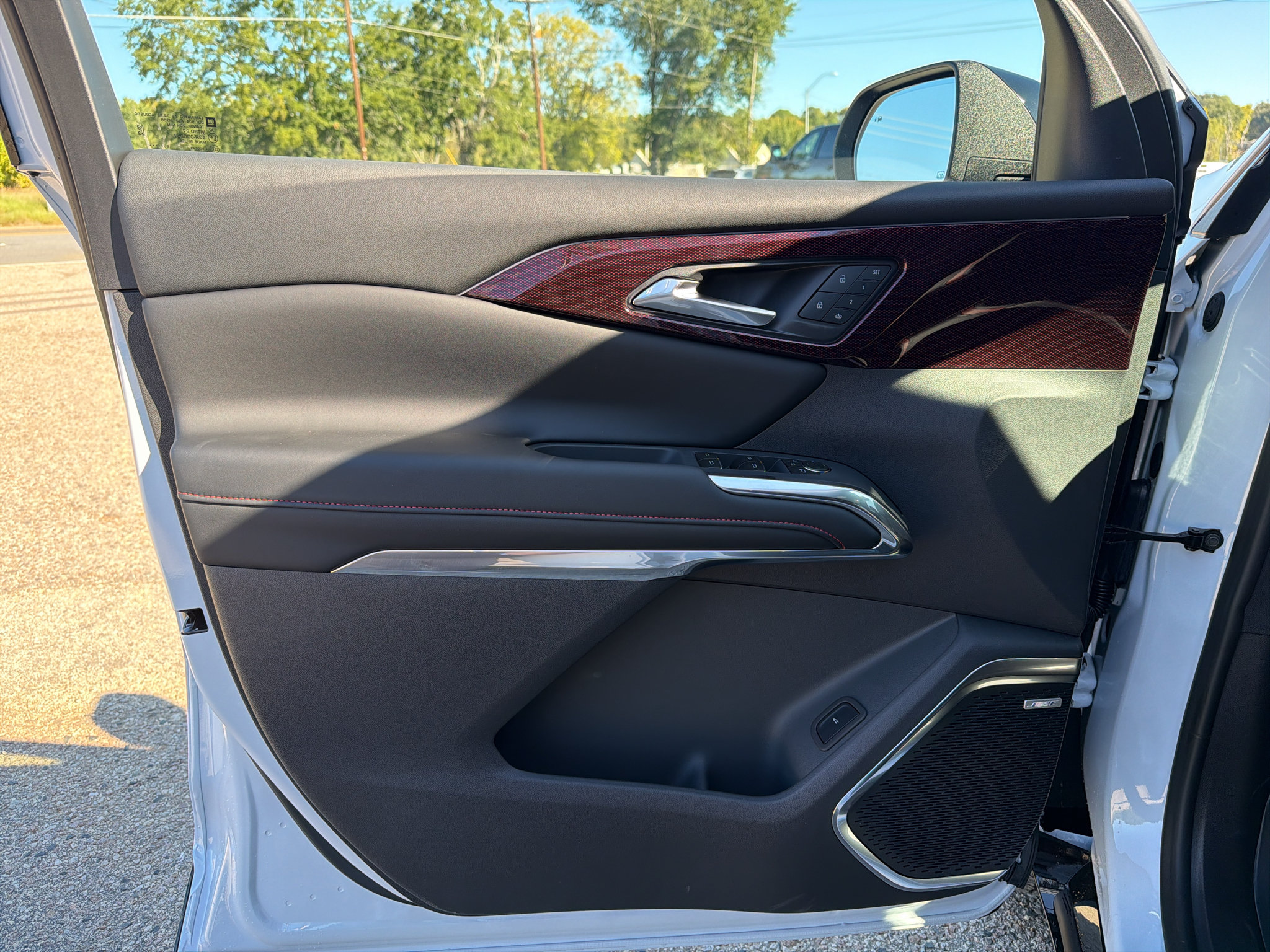 New 2027 Chevrolet Traverse RS w/ LPO, Floor Liner Package FWD image 26