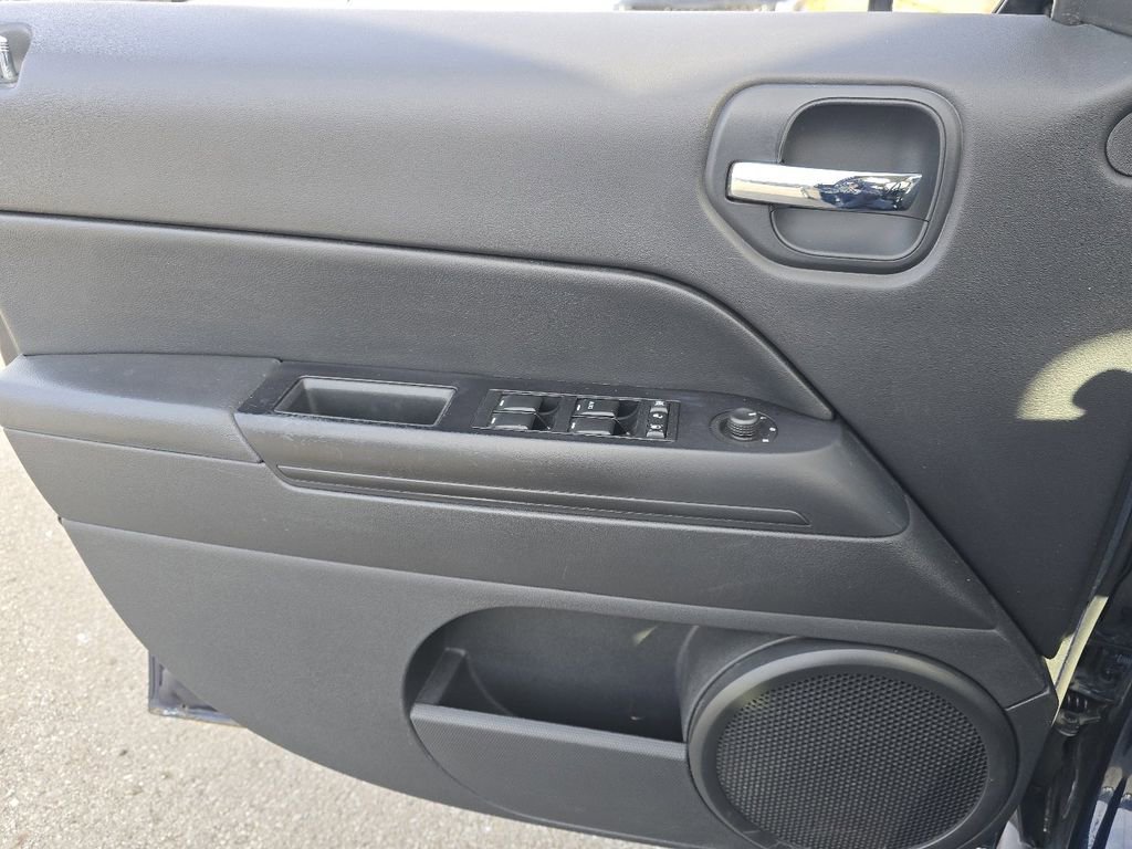 Used 2015 Jeep Patriot Latitude w/ Sun/Sound Group image 29