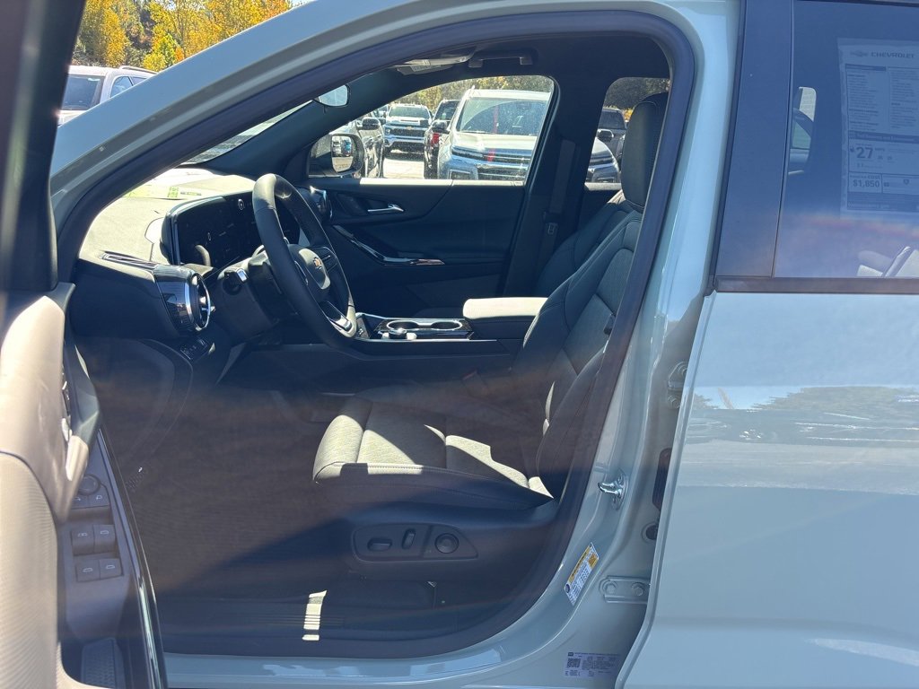 New 2026 Chevrolet Equinox LT w/ Convenience Package II image 9