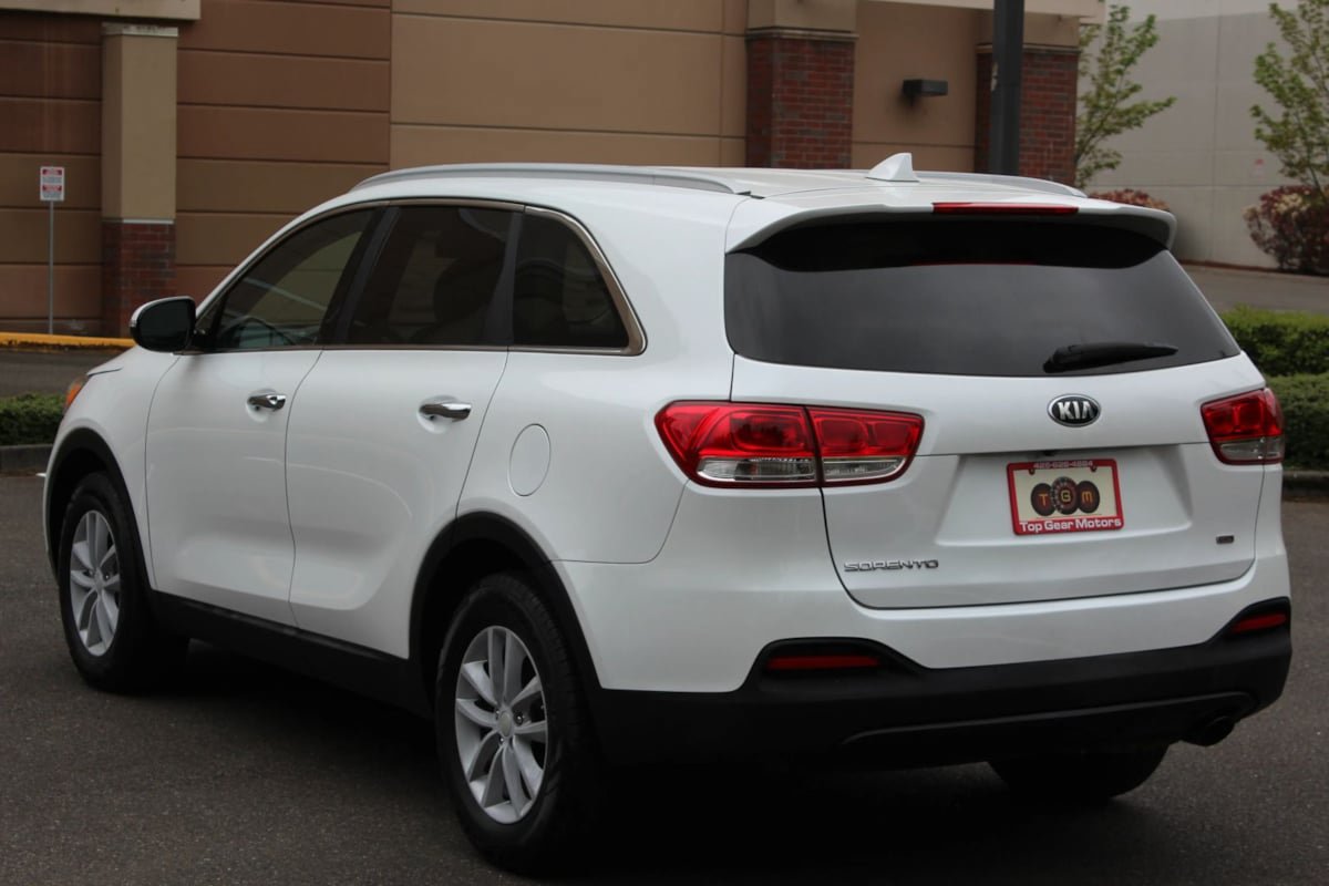 Used 2018 Kia Sorento FWD image 3