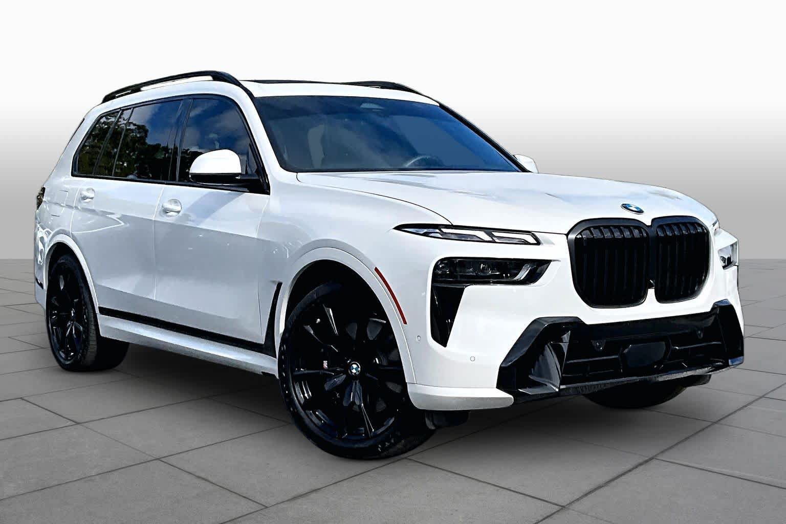 Used 2025 BMW X7 xDrive40i w/ M Sport Package AWD/4WD image 3