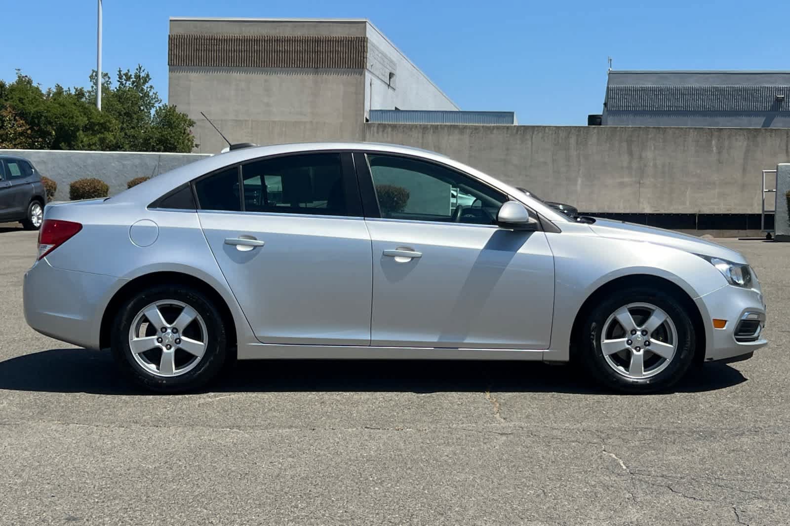 Used 2016 Chevrolet Cruze LT FWD image 6