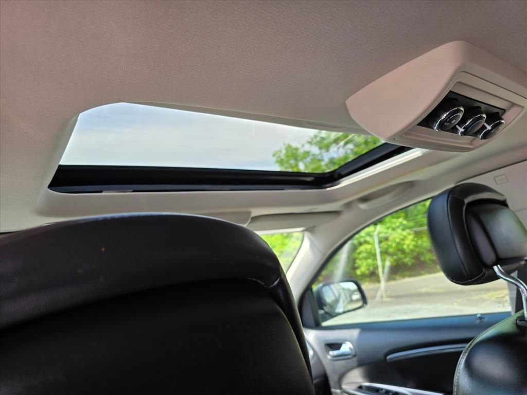 Used 2019 Dodge Journey Crossroad w/ Nav & Sun Group FWD image 8