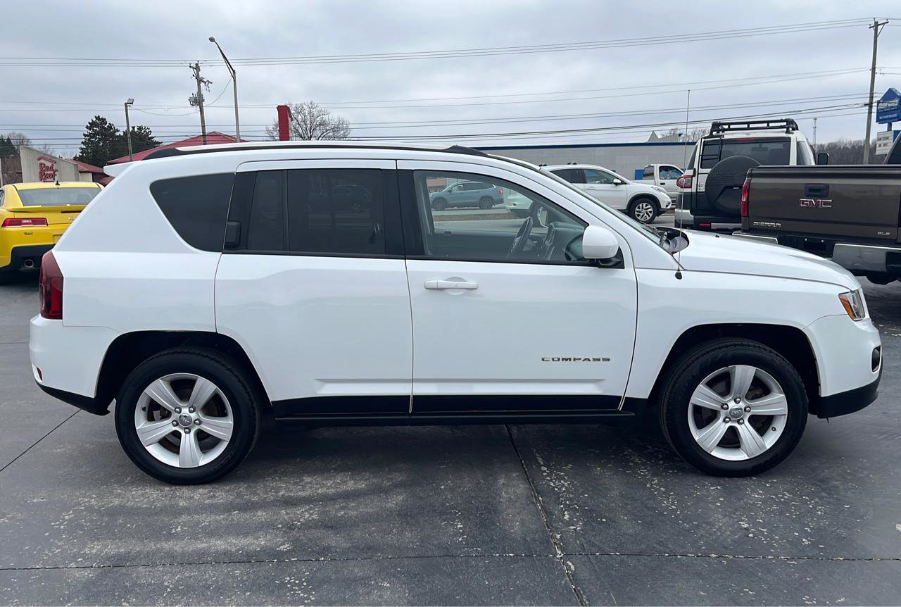 Used 2014 Jeep Compass Latitude w/ Sun/Sound Group AWD/4WD image 2