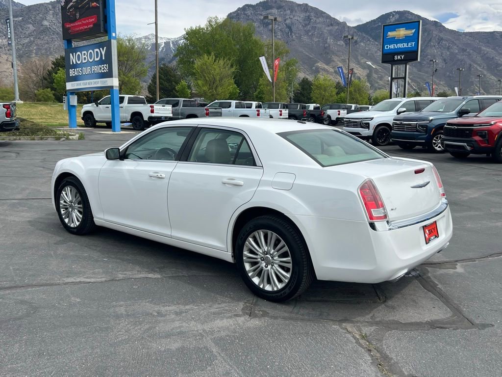 Used 2013 Chrysler 300 AWD w/ Driver Convenience Group image 14
