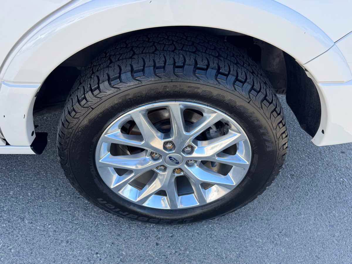 Used 2016 Ford Expedition Limited w/ Equipment Group 301A AWD/4WD image 41
