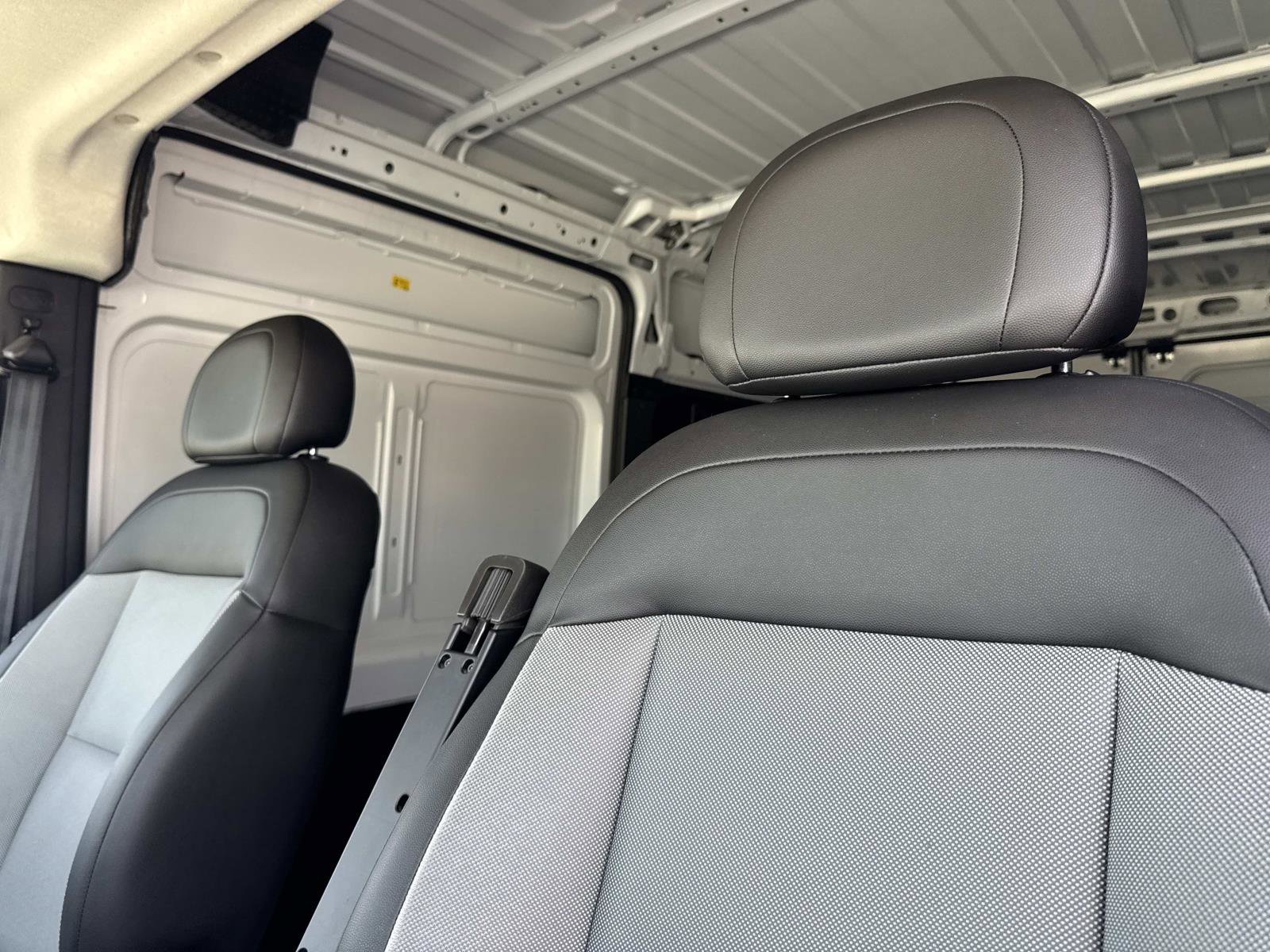 Used 2025 RAM ProMaster 2500 w/ Convenience Group FWD image 24