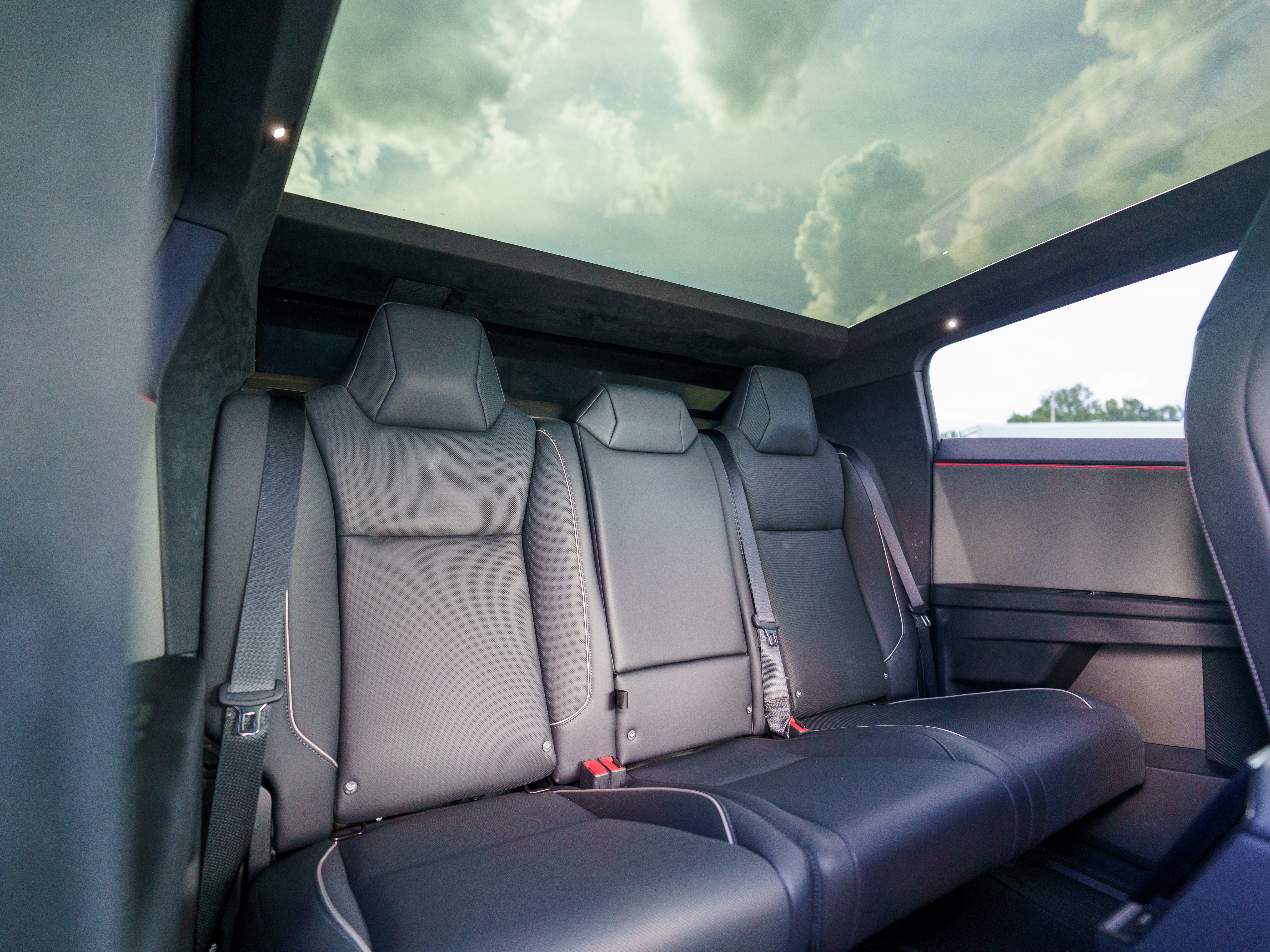 Used 2025 Tesla Cybertruck AWD Crew Cab image 16