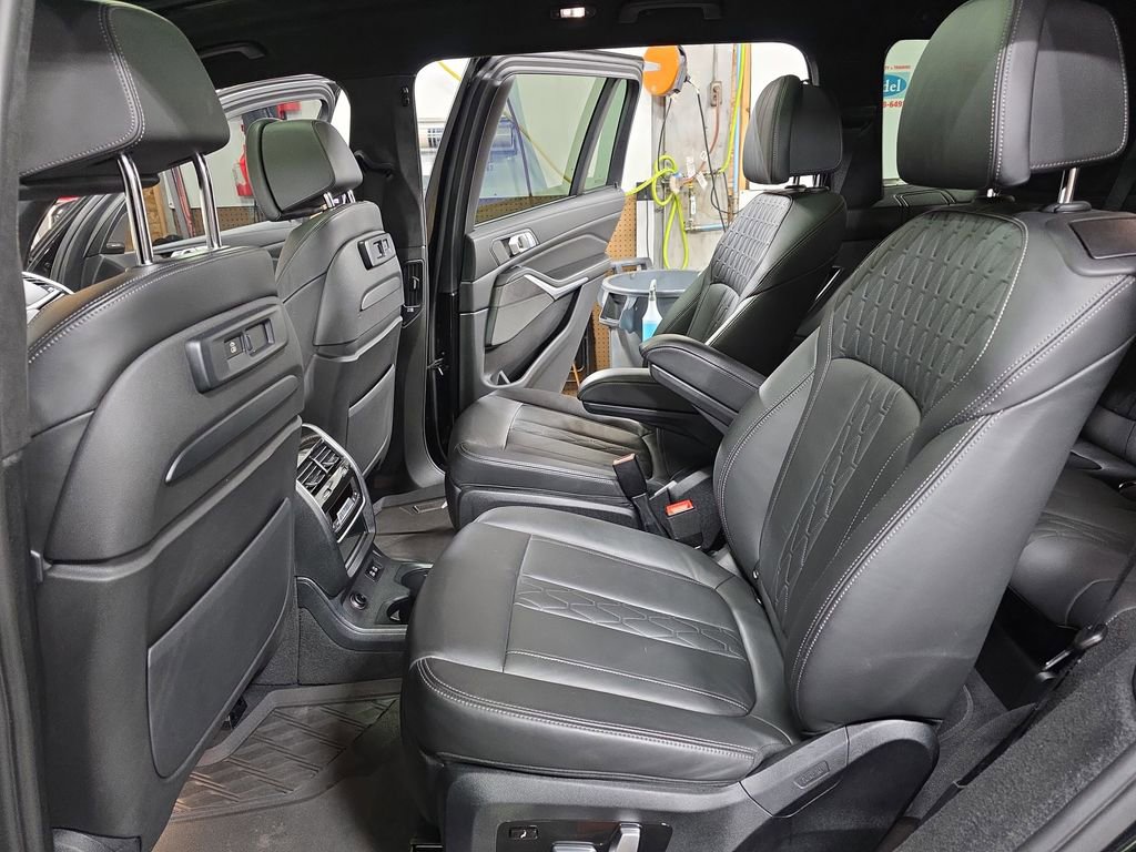 Used 2022 BMW X7 M50i w/ Dynamic Handling Package image 14
