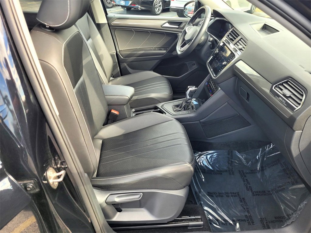 Used 2024 Volkswagen Tiguan SE image 20