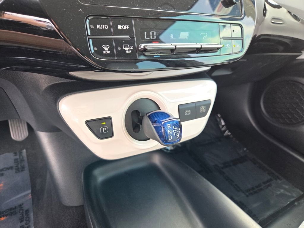 Used 2016 Toyota Prius Four image 26