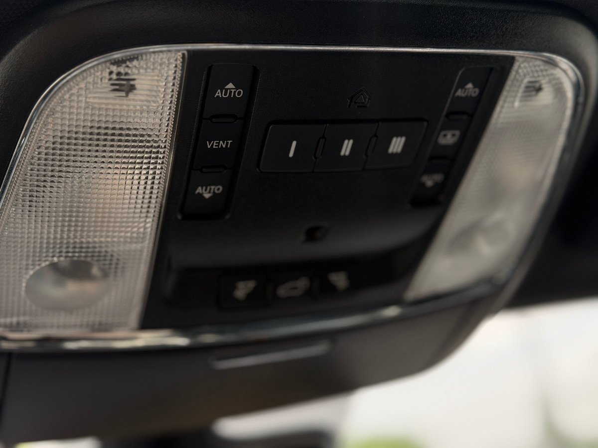 Used 2020 Jeep Grand Cherokee High Altitude AWD/4WD image 17