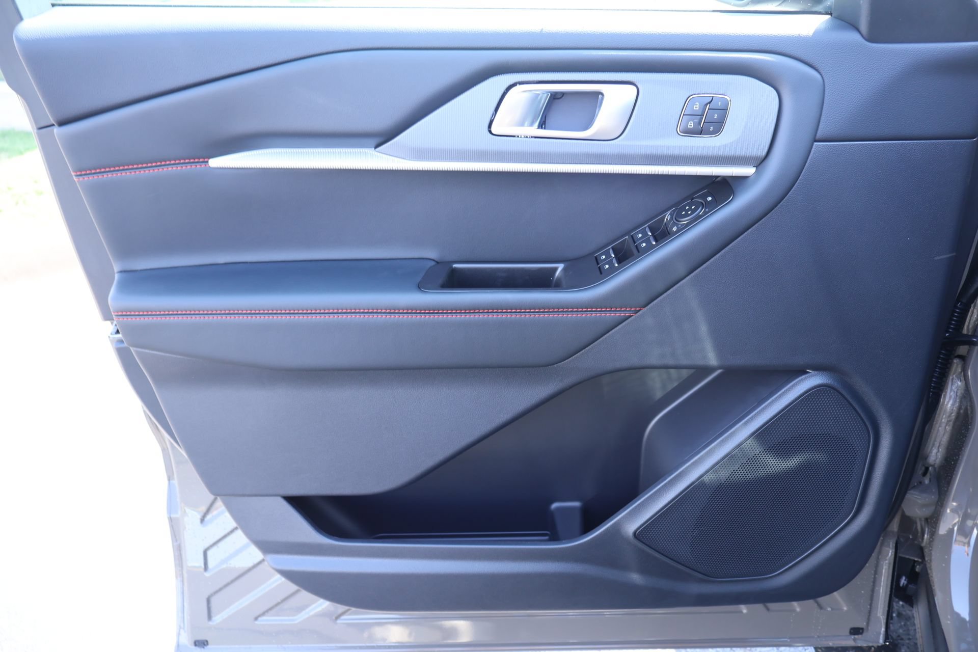 New 2026 Ford Explorer ST-Line w/ ST-Line Street Pack AWD/4WD image 17