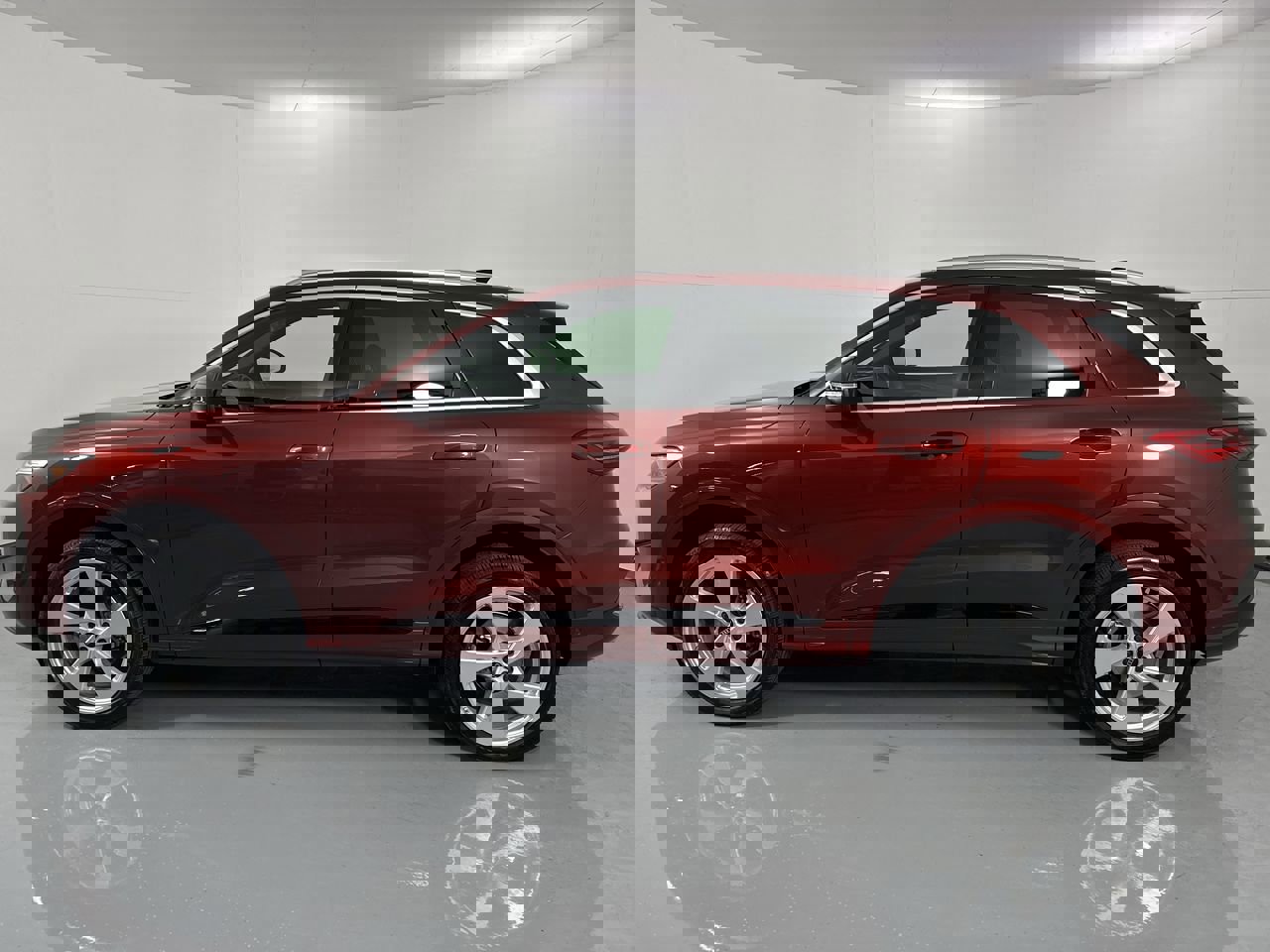 Used 2025 Audi Q5 Premium Plus w/ Premium Plus image 2