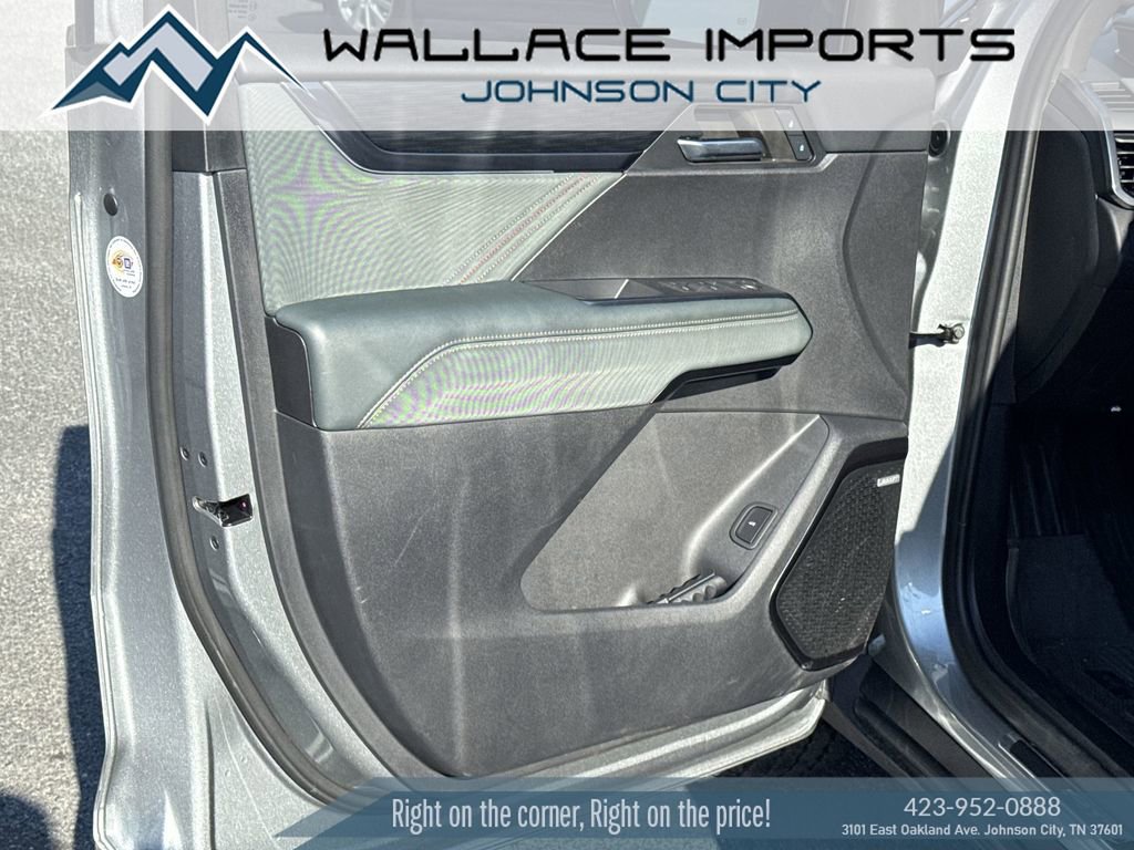 Used 2024 GMC Acadia AT4 w/ Super Cruise Package image 13