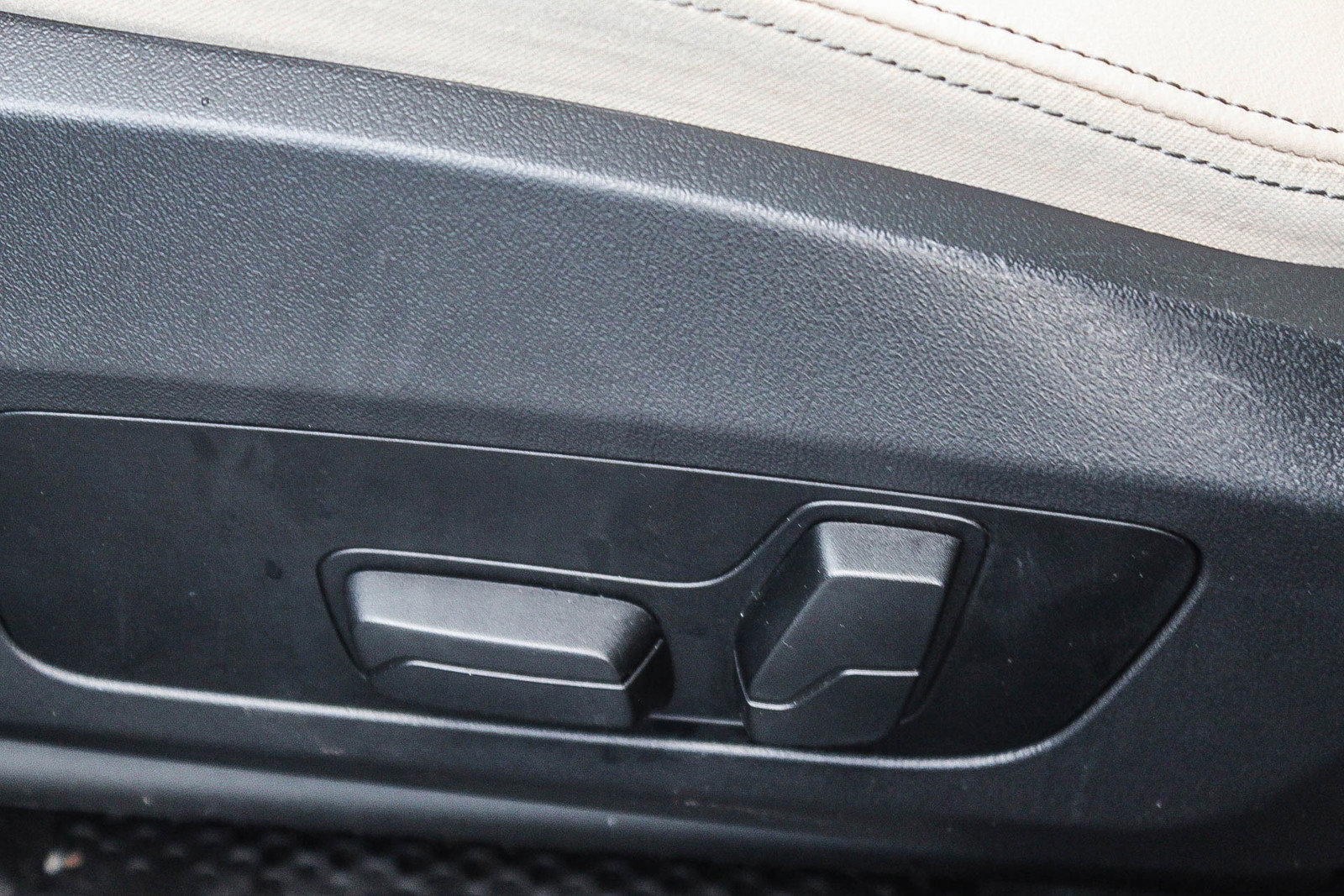 Certified 2025 BMW X2 xDrive28i w/ M Sport Package image 21