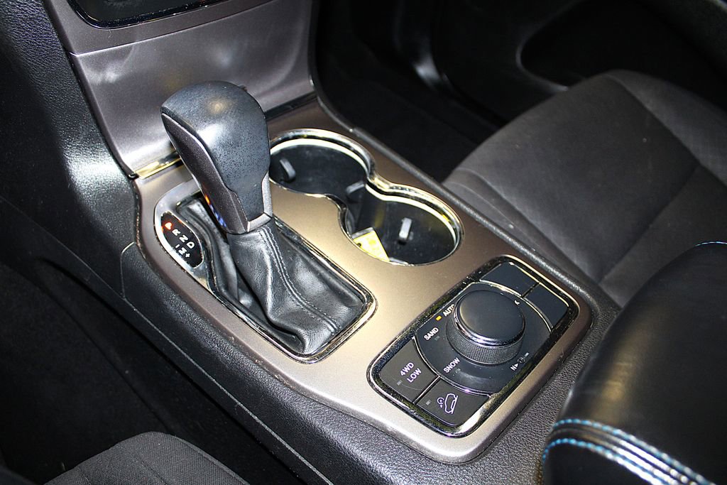 Used 2019 Jeep Grand Cherokee Laredo AWD/4WD image 19