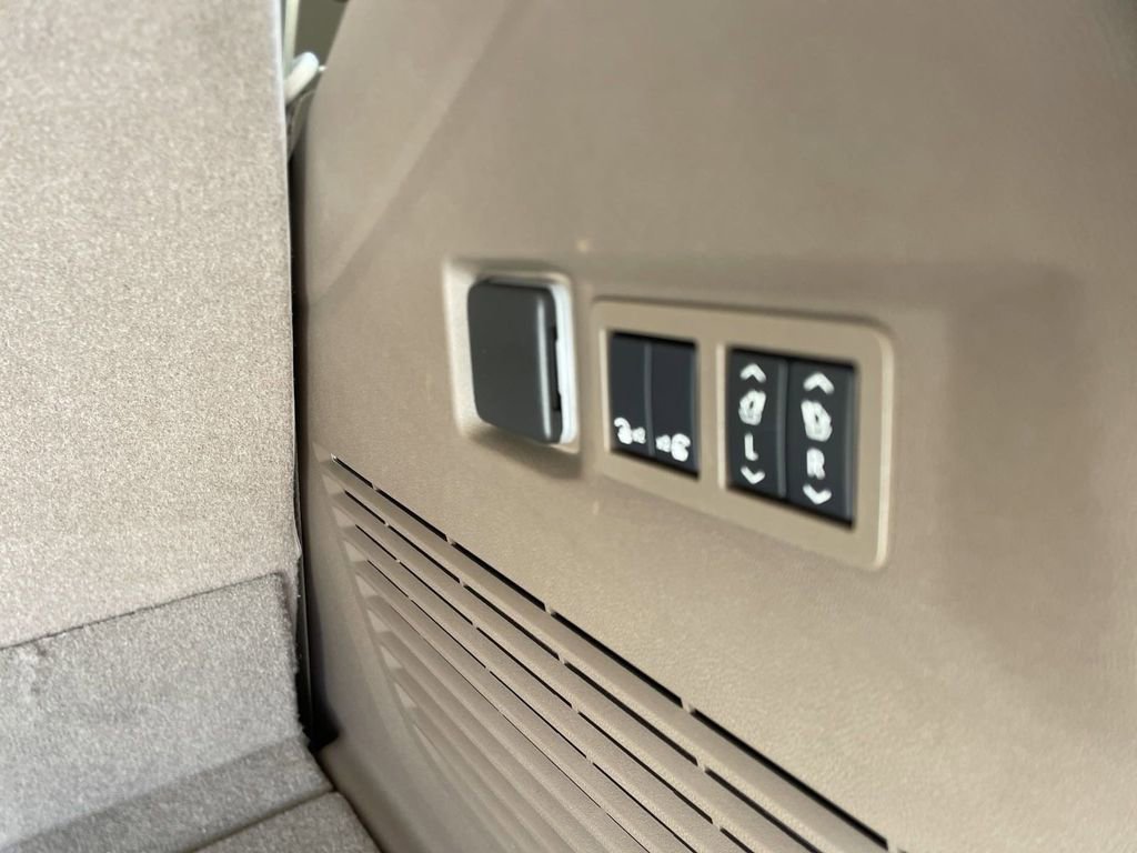 New 2024 GMC Yukon Denali w/ Denali Reserve Package image 35