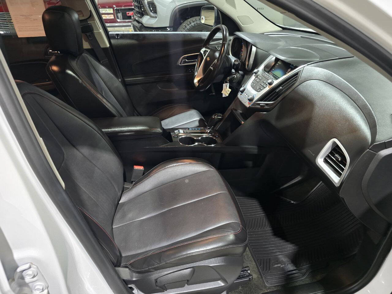 Used 2017 Chevrolet Equinox LT w/ Sport Edition AWD/4WD image 32