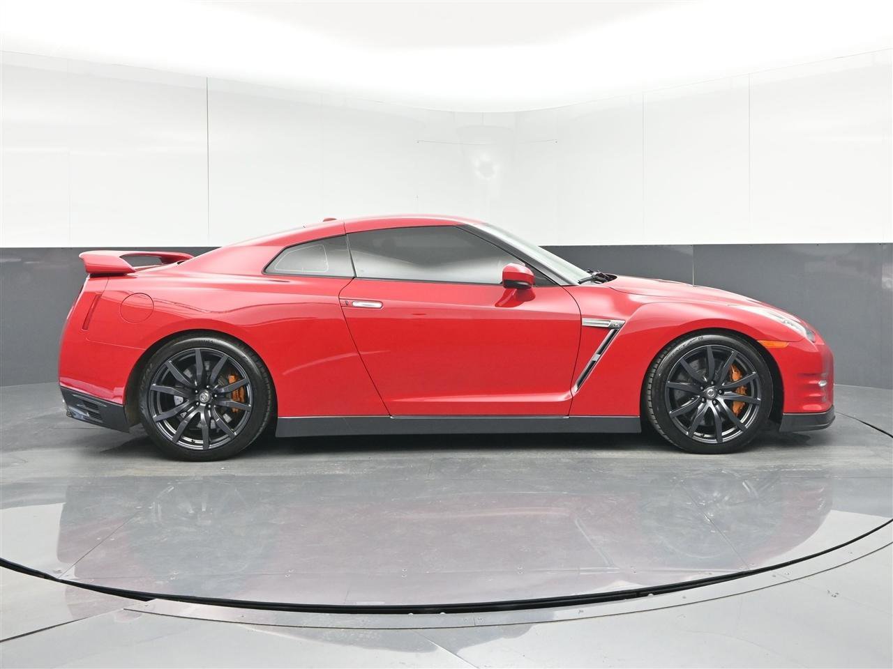 Used 2013 Nissan GT-R Premium AWD/4WD image 4