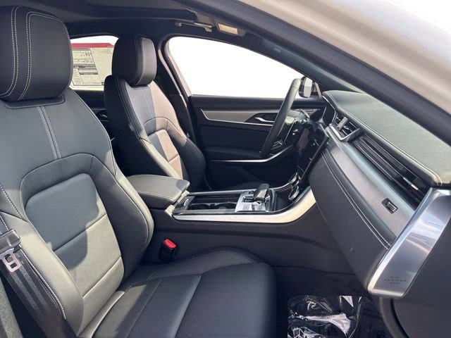 New 2024 Jaguar XF R-Dynamic SE AWD/4WD image 19