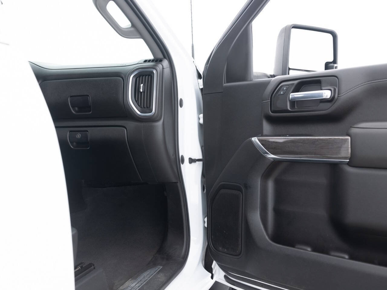 Used 2021 Chevrolet Silverado 2500 LTZ AWD/4WD image 32