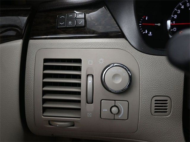 Used 2008 Cadillac DTS w/ Sun And Sound Package image 28