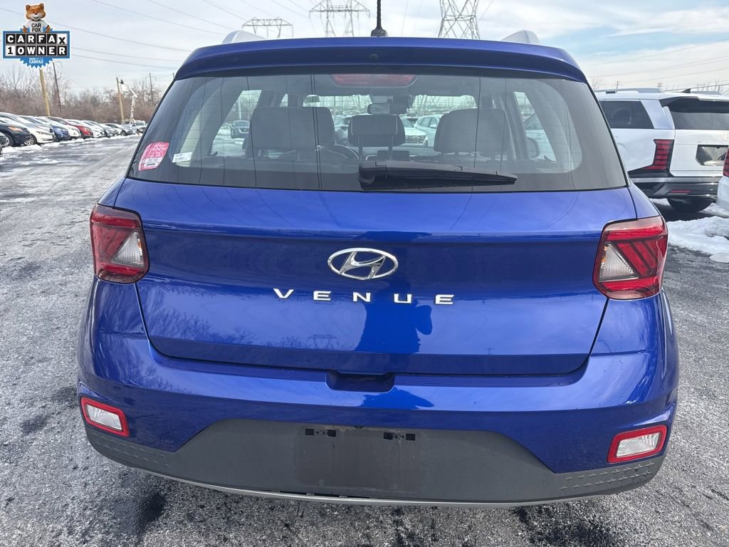Used 2023 Hyundai Venue Limited image 8