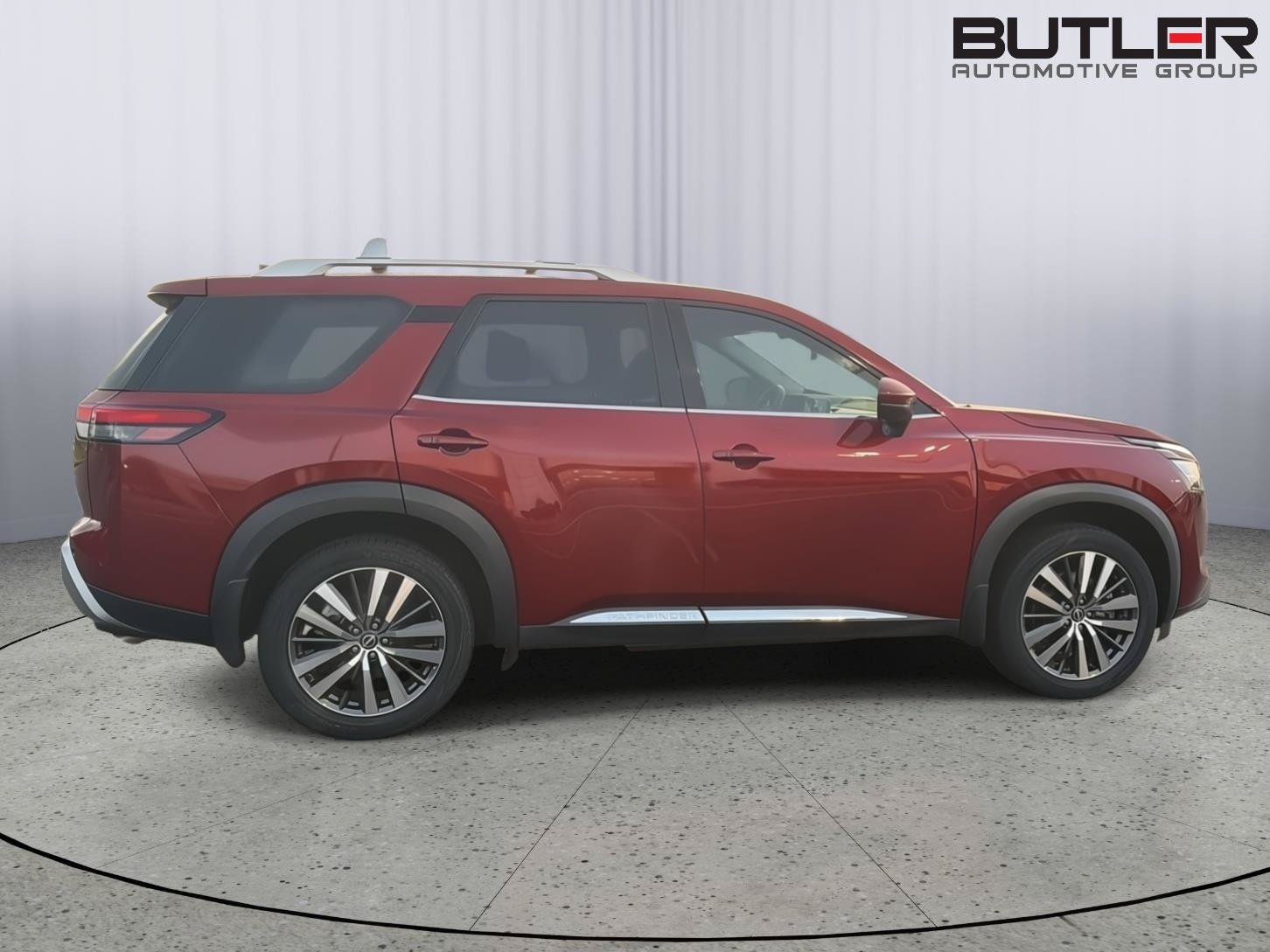 Used 2022 Nissan Pathfinder Platinum w/ Cargo Package FWD image 7