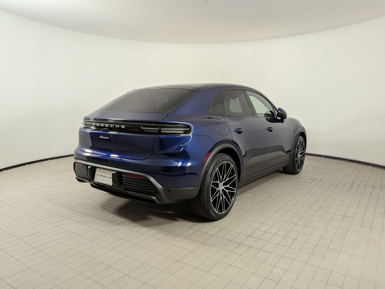 Certified 2025 Porsche Macan Electric RWD image 7