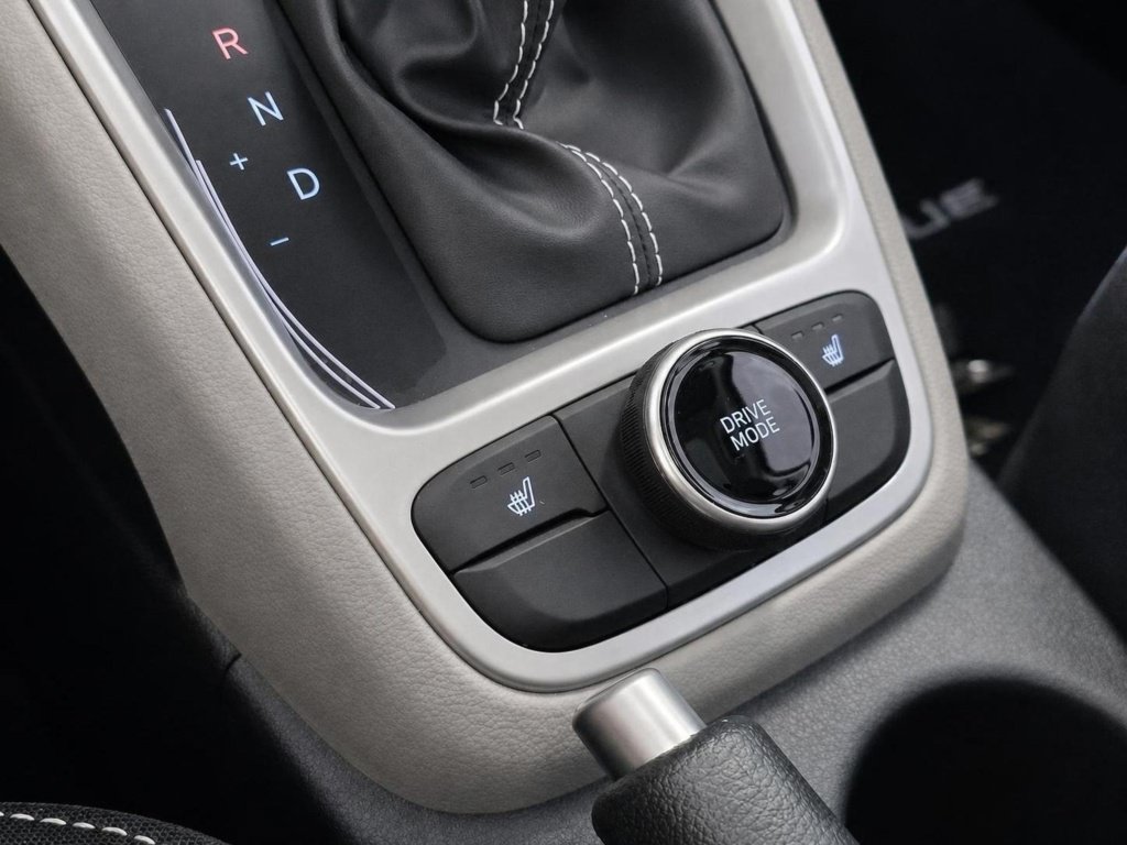 New 2026 Hyundai Venue SEL FWD image 28