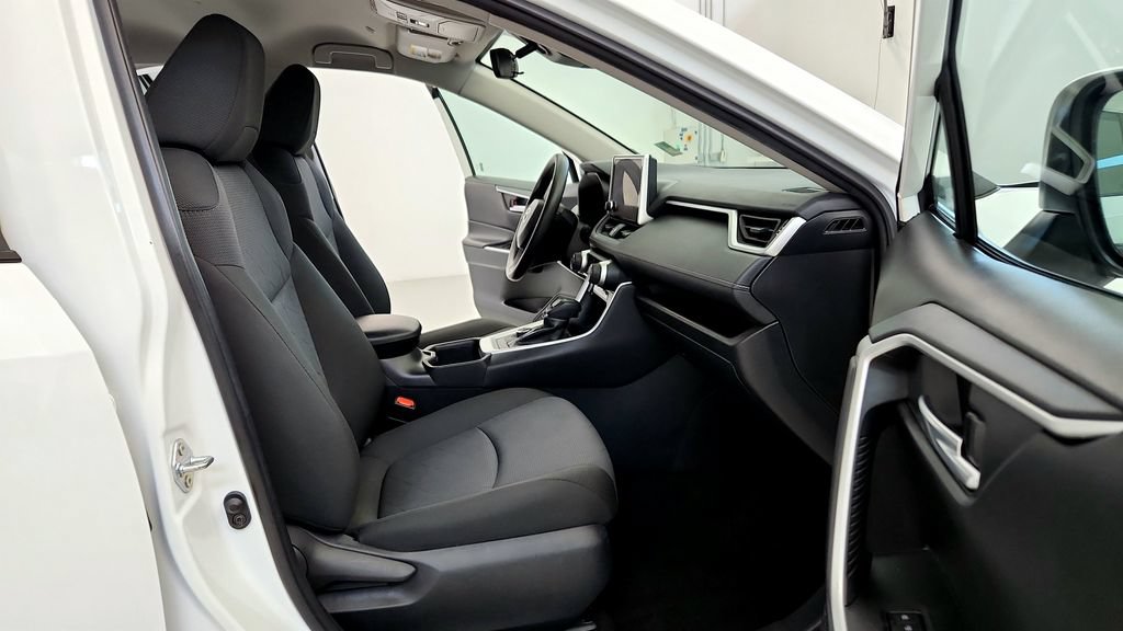 Certified 2025 Toyota RAV4 XLE AWD/4WD image 17
