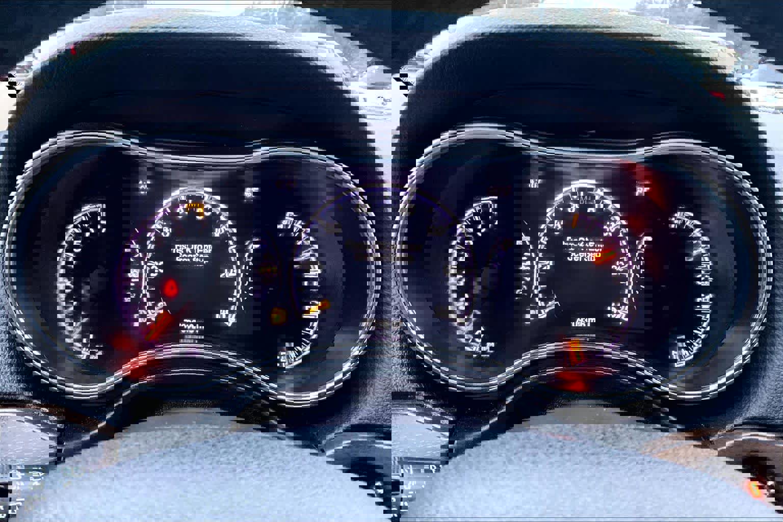 Used 2015 Jeep Grand Cherokee Limited w/ Luxury Group II image 25