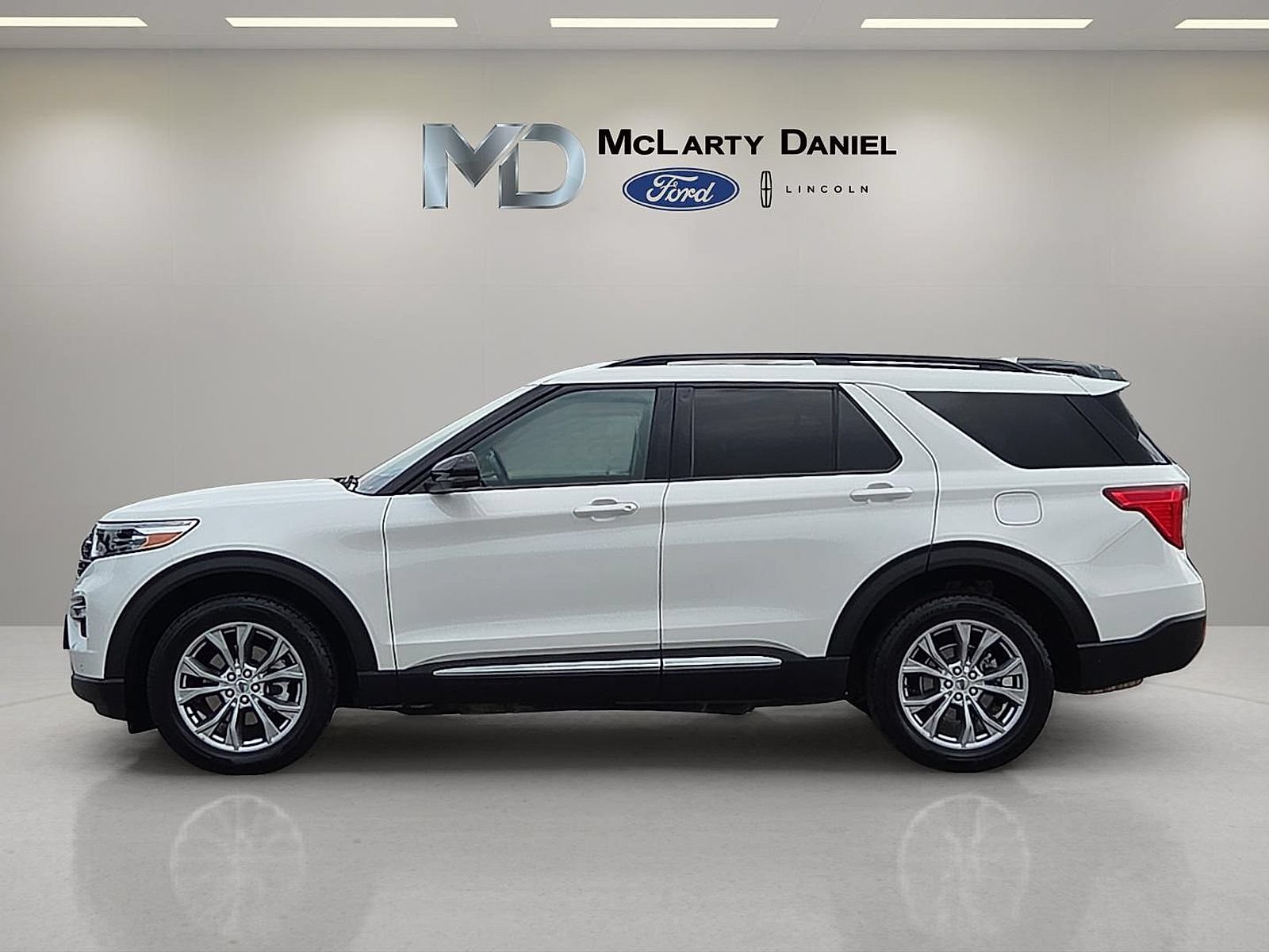 Certified 2023 Ford Explorer XLT w/ Equipment Group 202A AWD/4WD video 3