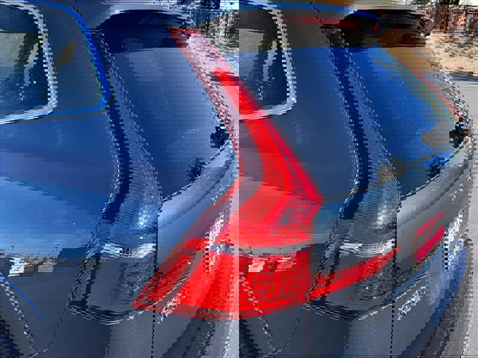 Used 2023 Volvo XC60 T8 Plus w/ Climate Package image 32