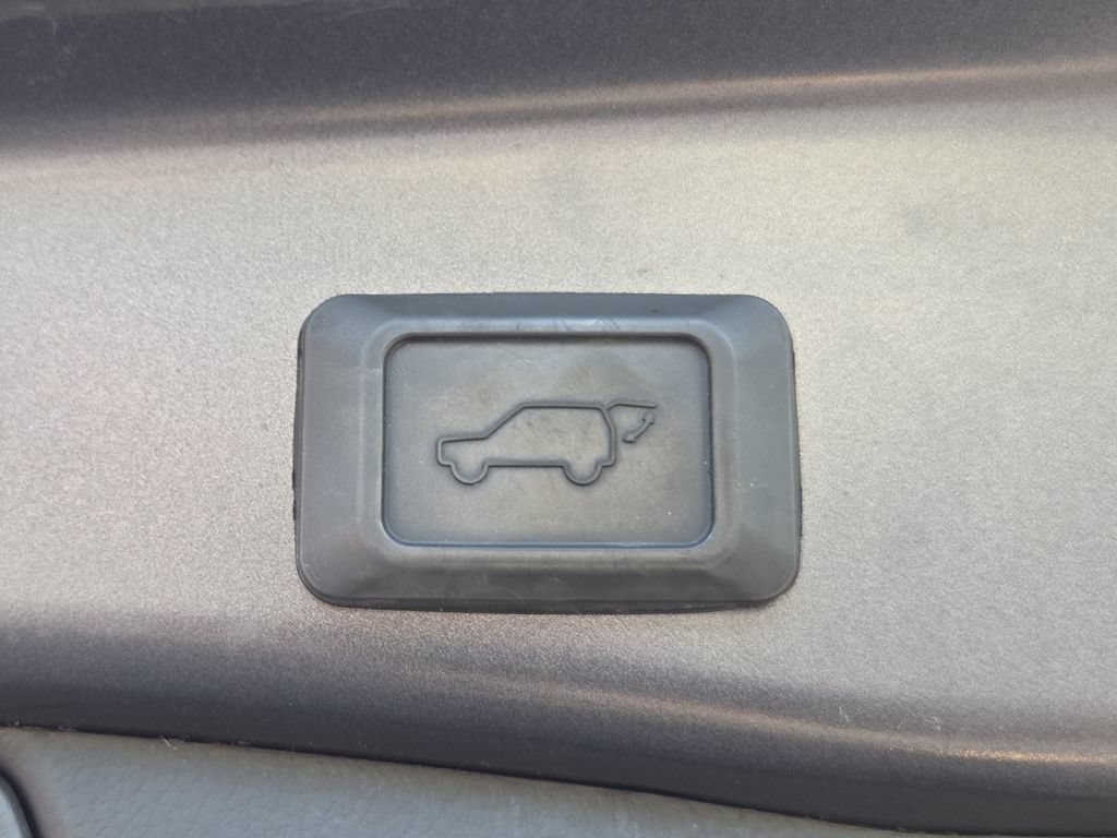 Used 2022 Toyota RAV4 XSE AWD/4WD image 26