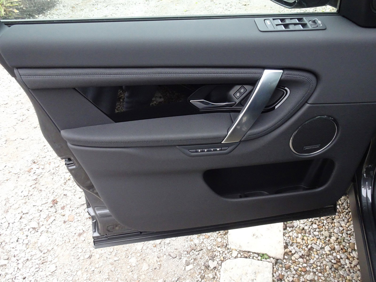 New 2025 Land Rover Discovery Sport S image 10