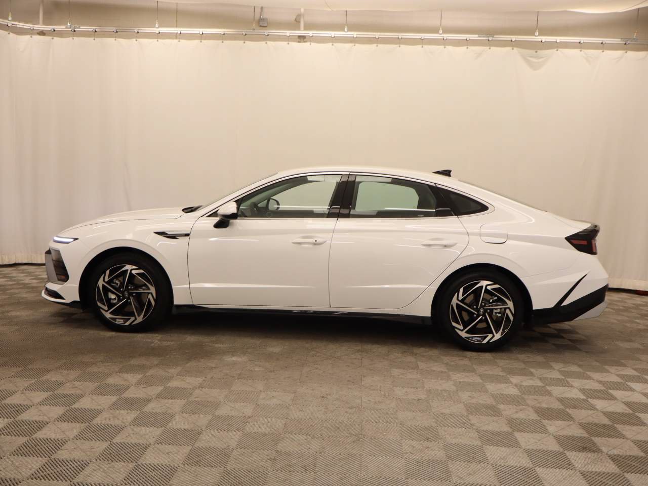 New 2026 Hyundai Sonata SEL FWD image 2